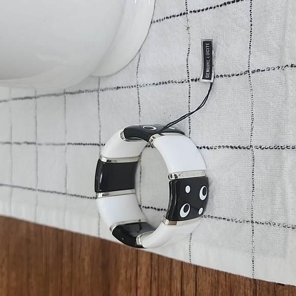 Genuine Lucite Bracelet,  gorgeous! - Picture 2 of 2